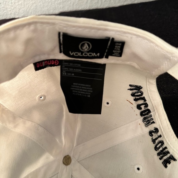 Volcom Stone Women’s Hat W Roses - Picture 5 of 5